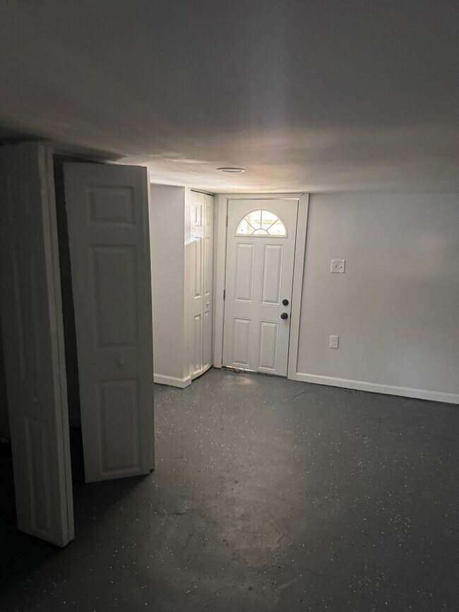 Building Photo - Beautifully fully renovated home now available for rent