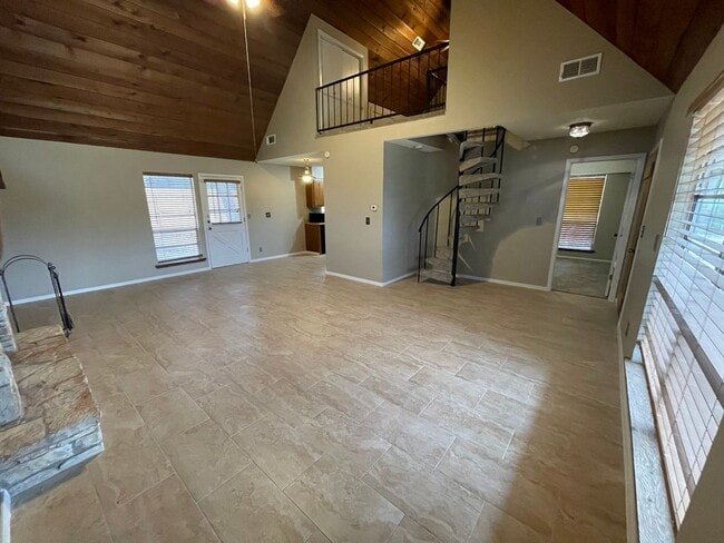 Building Photo - NEW ON MARKET