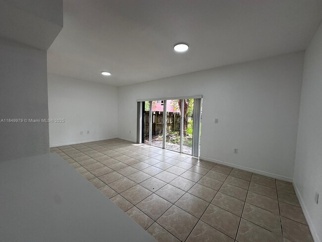 Building Photo - 941 SW 6th Pl