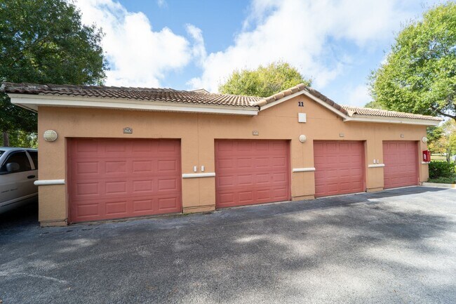 Building Photo - 3/2 Apartment with Garage