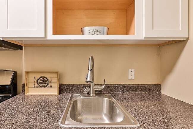 Building Photo - 198 Court St