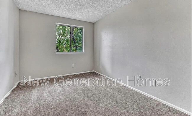 Building Photo - 4552 Castlepoint Dr