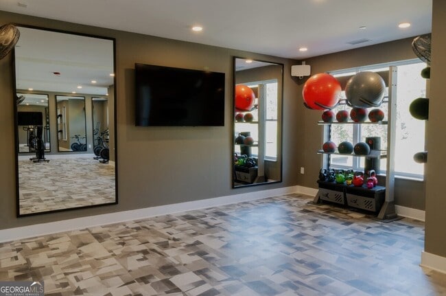 Building Photo - 305 Collins Industrial Way