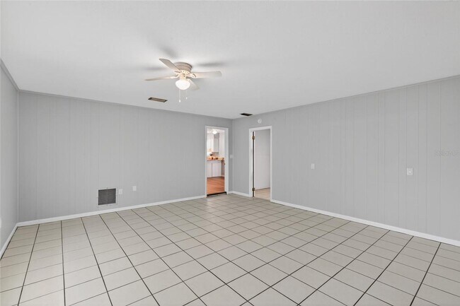 Building Photo - Move-in Ready 3BR/2BA NW Gainesville Home - Available NOW!