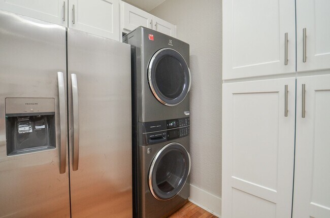 Building Photo - 4333 Harby St