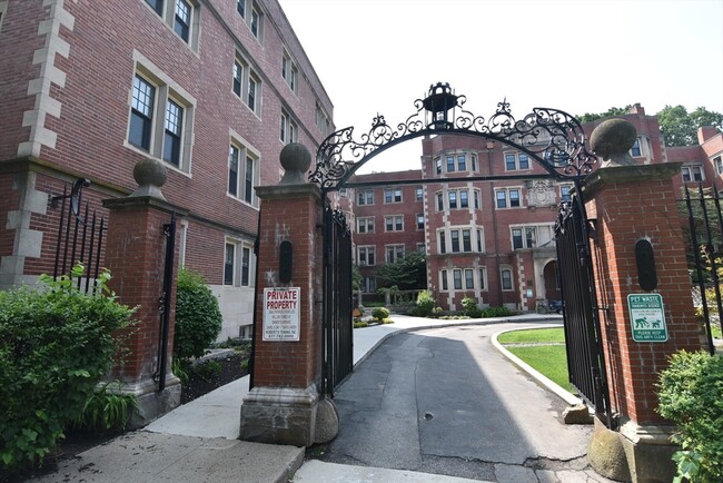 Building Photo - 1217 Beacon St