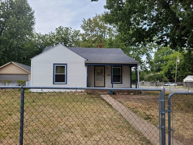 Building Photo - 903 S Rutan St