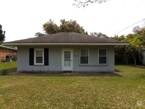 Building Photo - Nice 2 bedroom home