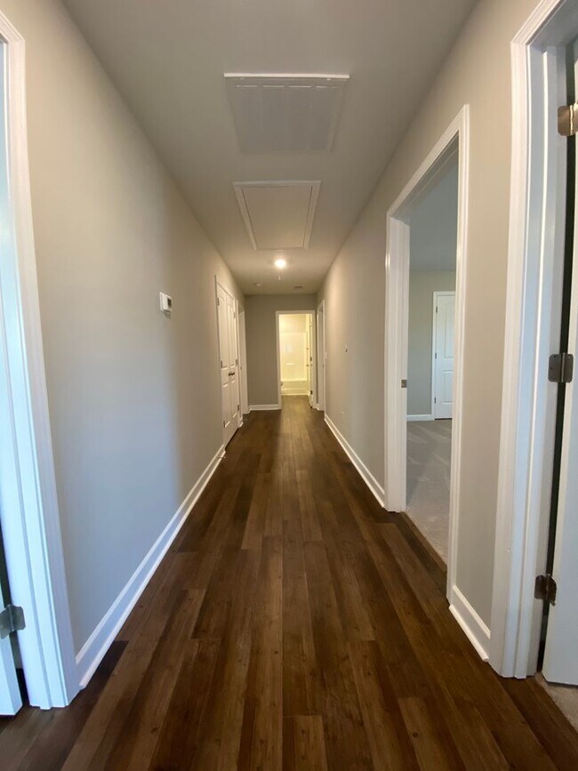 Building Photo - Brand New Build 5 Bed/3.5 Bath