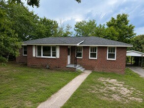 Building Photo - 155 Miot St