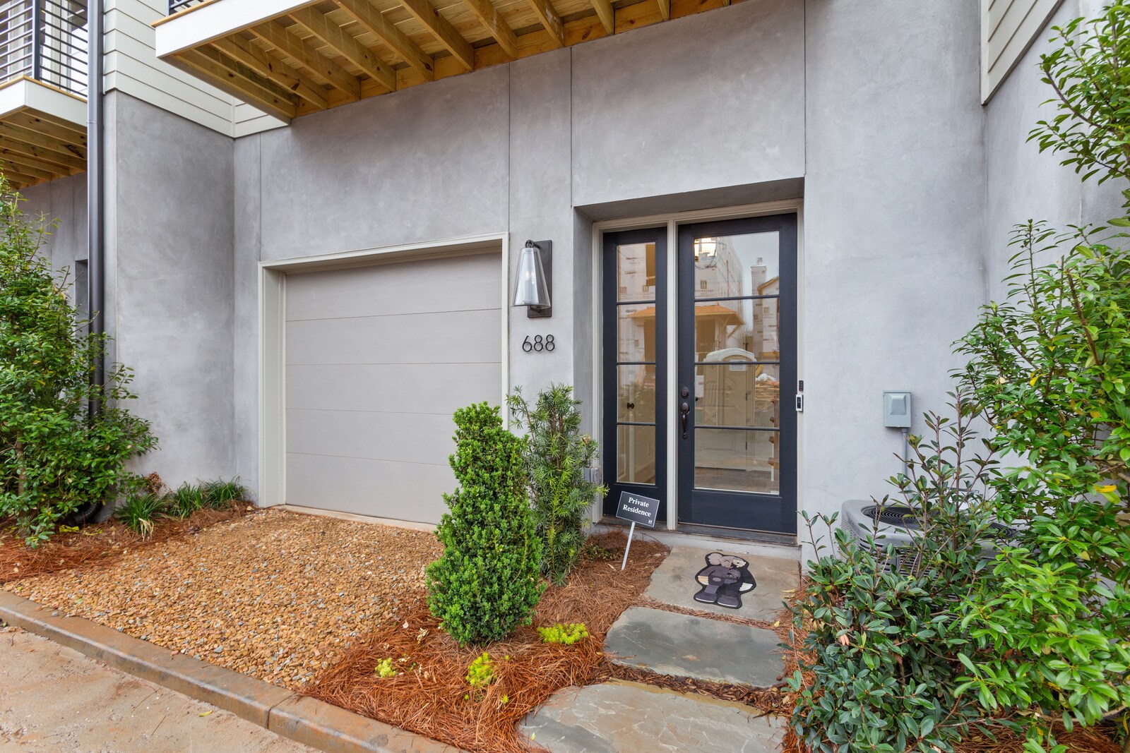 main entrance - 688 Exchange St SE