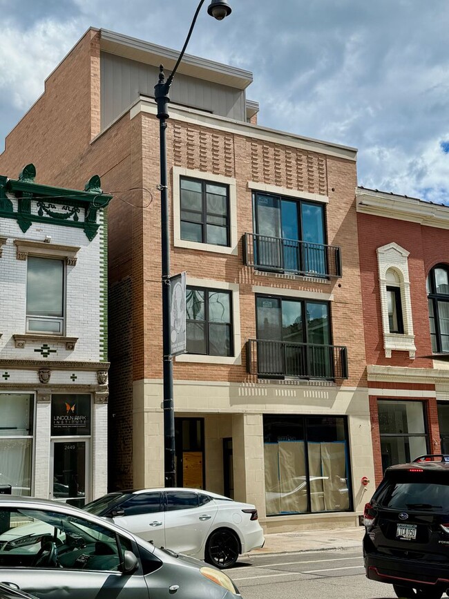 Building Photo - Amazing 2 Bed/2 Bath Apartment in prime Li...