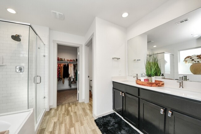 Building Photo - 202 Serena Pk Ln