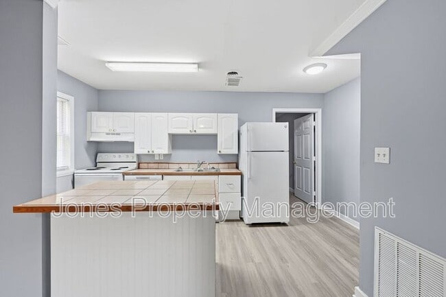 Building Photo - 322 N Key St