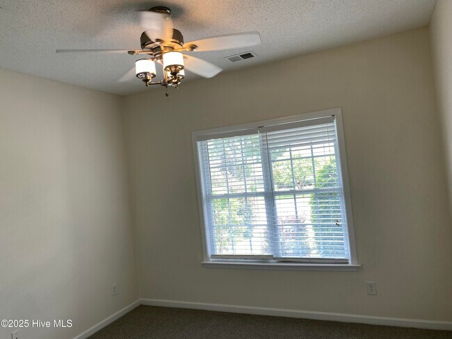 Building Photo - 1004 Foxridge Way