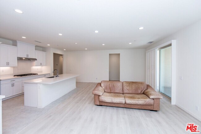 Building Photo - 10922 Mesa Ct