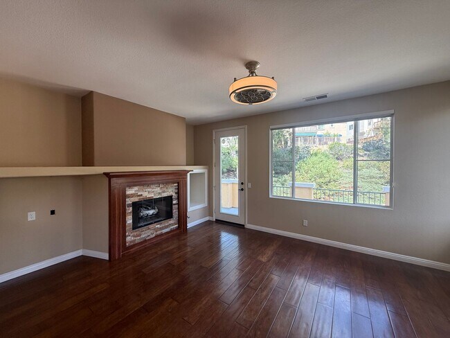 Building Photo - Spacious 3BR/2.5BA Home with Gated Communi...