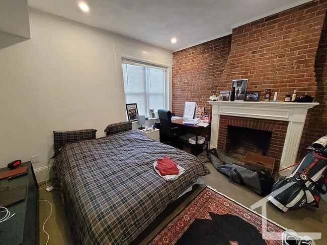 Building Photo - 1394 Beacon St