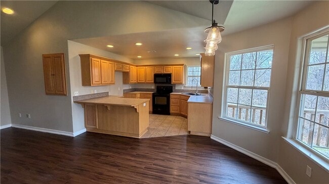 Building Photo - 77 Ingleborough Dr