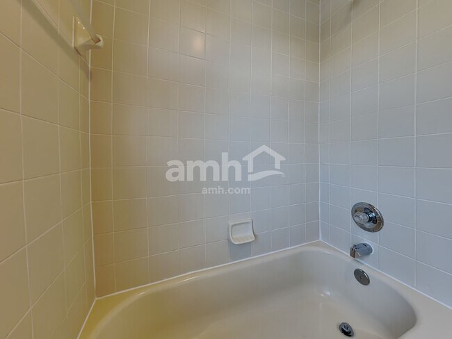 Building Photo - 10016 Caroline Park Dr