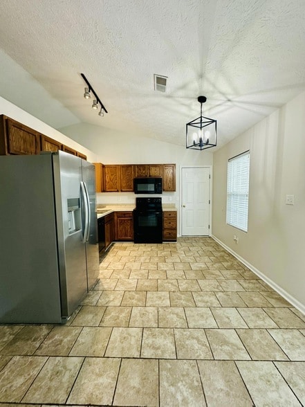 Building Photo - 2064 Coriander Ln