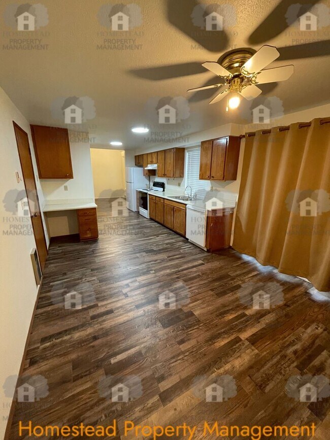 Building Photo - Homestead loves their tenants! 1/2 one months rent!