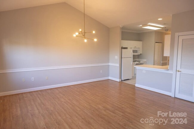 Building Photo - 8975 Meadow Vista Rd