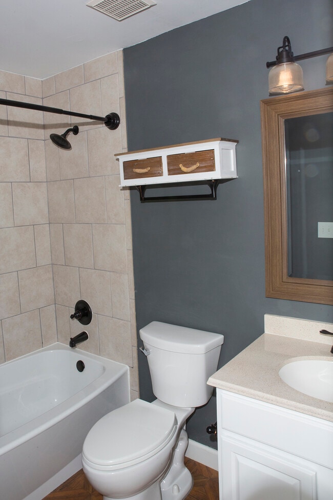 Building Photo - 1931 Tarpon Ct