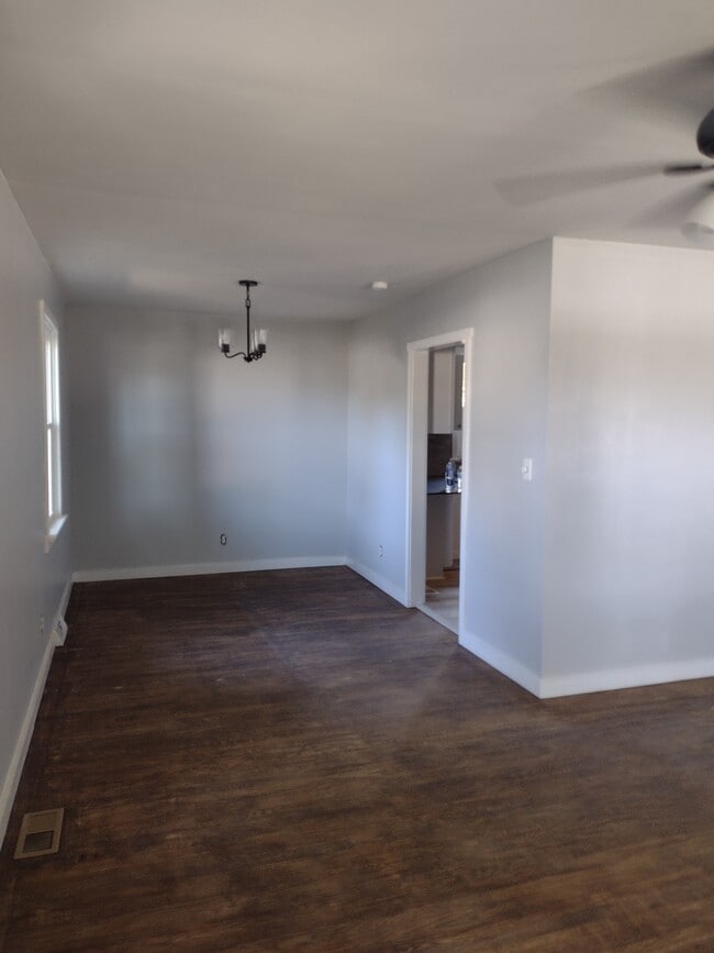 Building Photo - 2525 Deerfield Dr