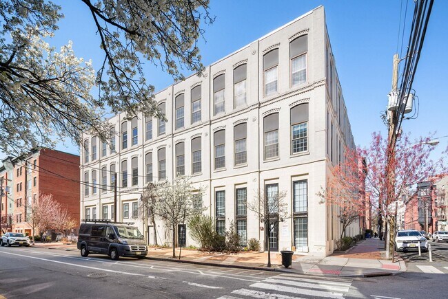 Building Photo - 222 Clinton St