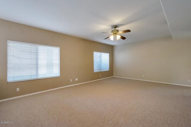 Building Photo - 454 E Baylor Ln