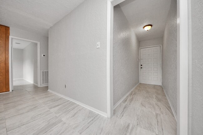 Building Photo - 4830 Ridgestone St
