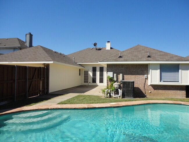 Building Photo - 3125 Cactus Dr