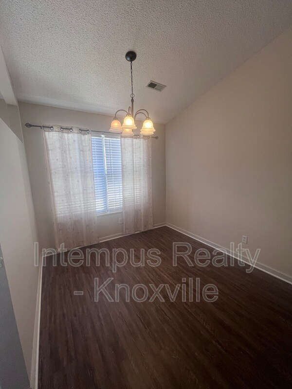 Building Photo - 813 Villaview Way