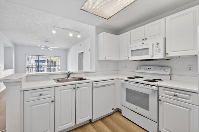 Building Photo - 2804 Sarento Pl