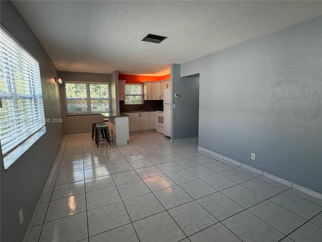 Building Photo - 1301 N 12th Ct