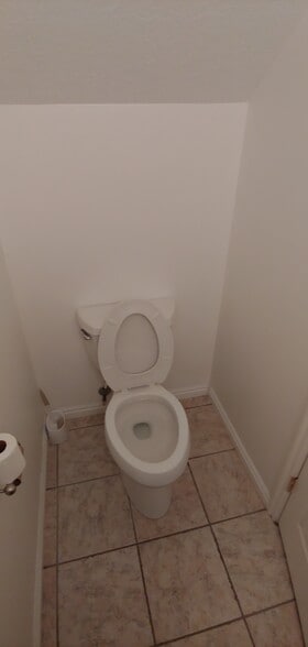 Building Photo - 936 Meadowbrook Dr