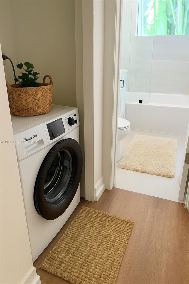 Building Photo - 1535 West Ave