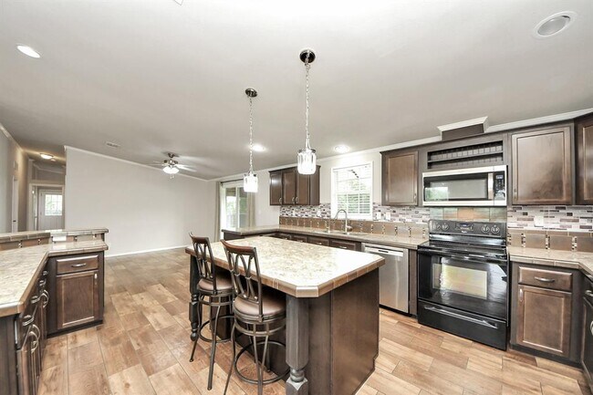 Building Photo - 4000 Mustang Rd