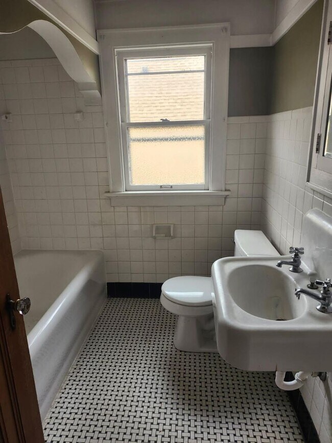 Building Photo - 2330 N 61st St