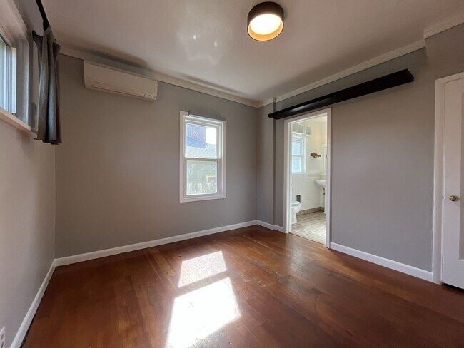 Building Photo - Charming St. Johns Bungalow with Fireplace, Bonus Space & Large Backyard