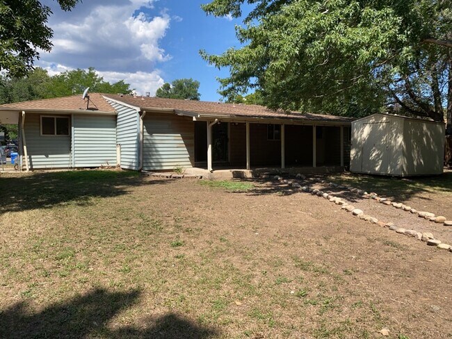 Building Photo - STUDENTS WELCOME! Sprawling Ranch Home w/ Large Fenced Yard