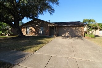 Building Photo - 5327 Karenbeth Dr