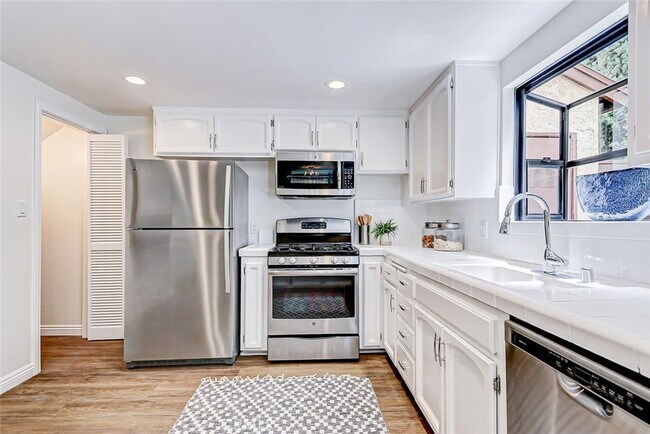 Kitchen - 4033 W 182nd St