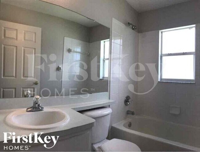 Building Photo - 1237 E Grove Ave