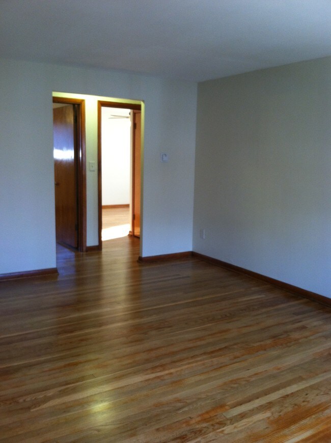 Building Photo - 130 Lacrosse St