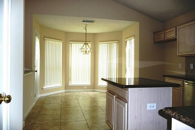 Building Photo - 211 Hartwood Ct