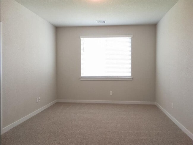 Building Photo - 370 Hortus Dr