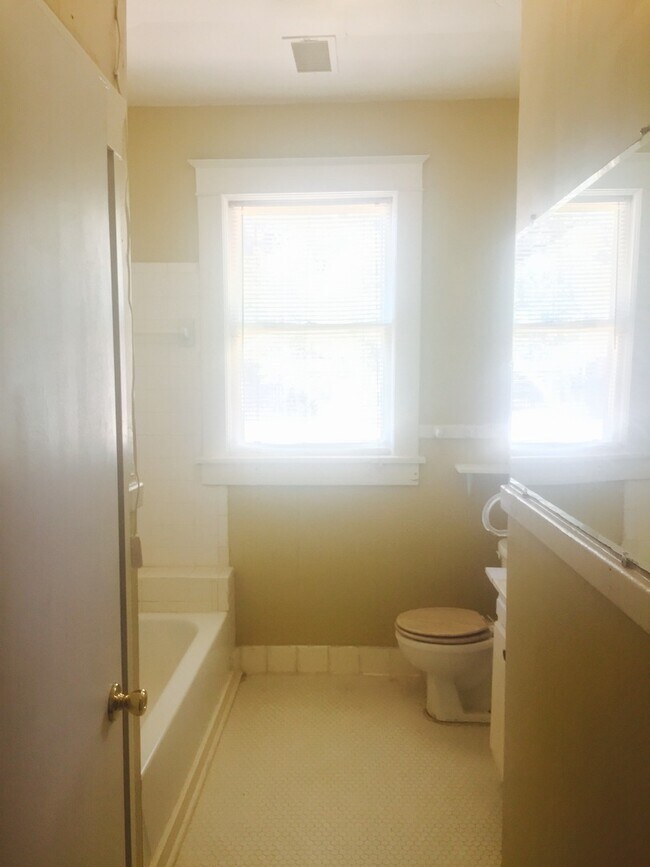 Building Photo - 1536 Tutwiler Ave