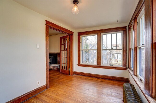 Building Photo - 513 Troy Dr